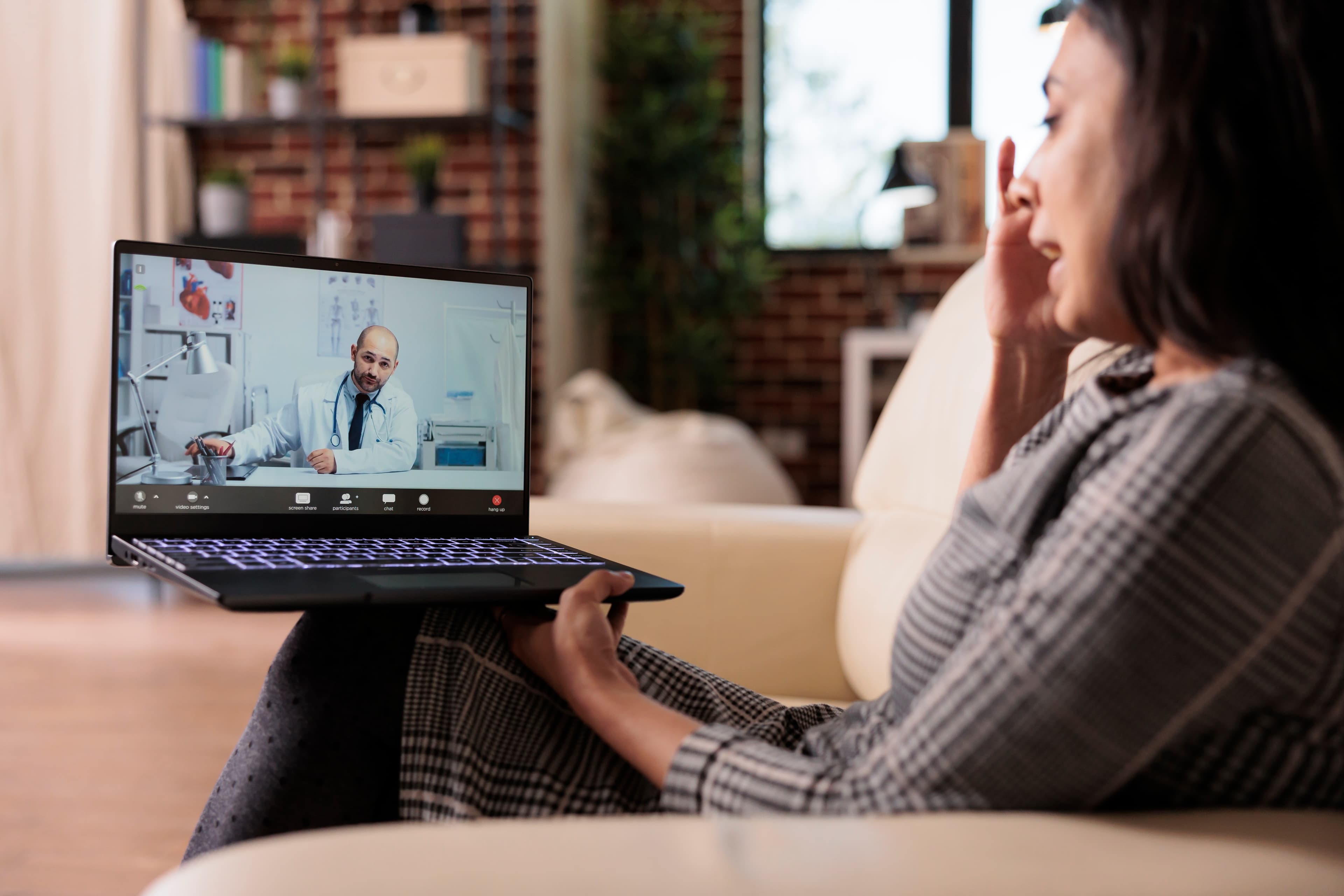 Teleconsulta Gera Atestado e Receita Válidos? O Que Diz a Lei